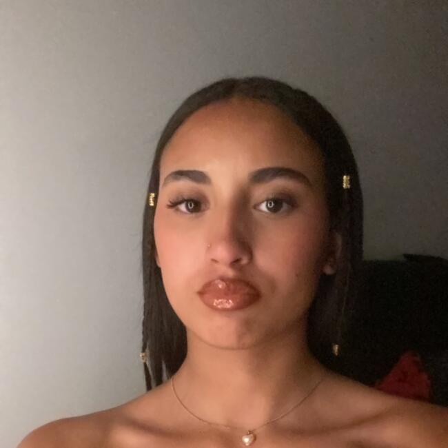 Babysitter in Clermont-Ferrand: Leïla