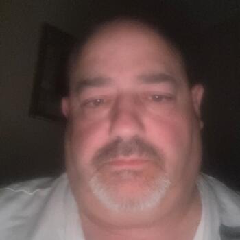 Trabajo de cuidador(a) en Ourense: trabajo de canguro Isidro