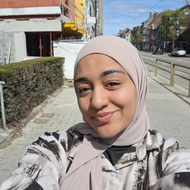 Babysitter in Sint-Niklaas: Oumeya