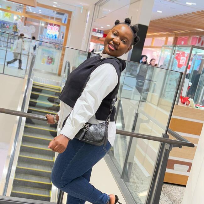 Babysitter in Tokyo: Belinda