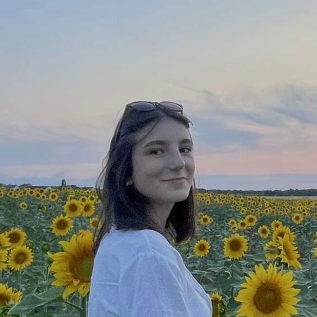 Babysitter in Péroy-les-Gombries: Amelie