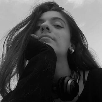 Babysitter Petroúpolis: Konstantina