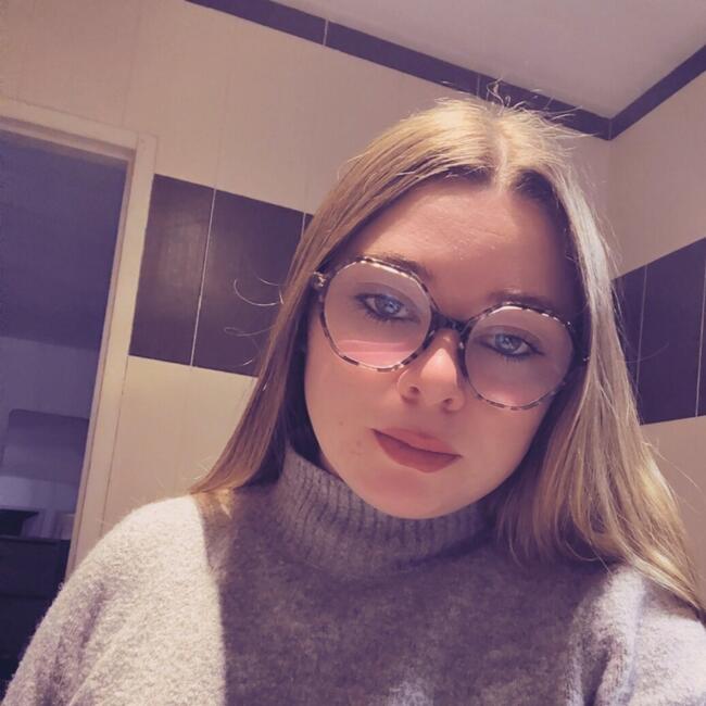 Babysitter in Breuillet (Nouvelle-Aquitaine): Alizee