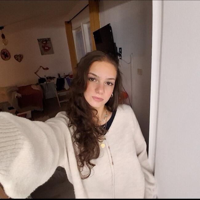 Babysitter in Lescar: Alice