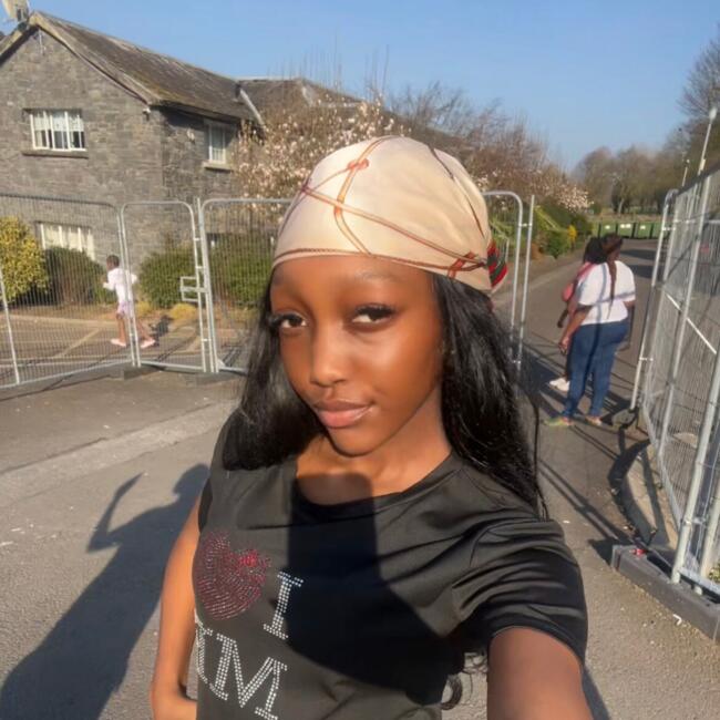 Babysitter in Dundrum (Munster): Amara