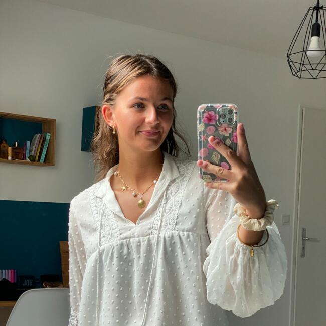 Babysitter in Saint-Méloir-des-Ondes: Louise