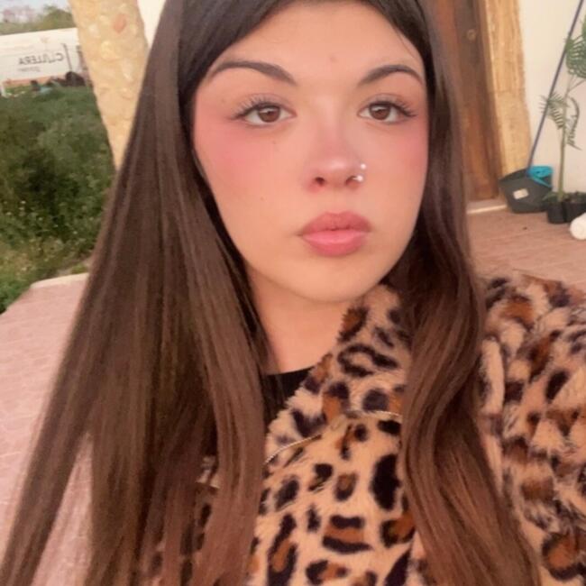 Babysitter in Torrent: Bianca