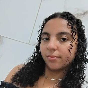 Babysitter in Alfenas: Larissa