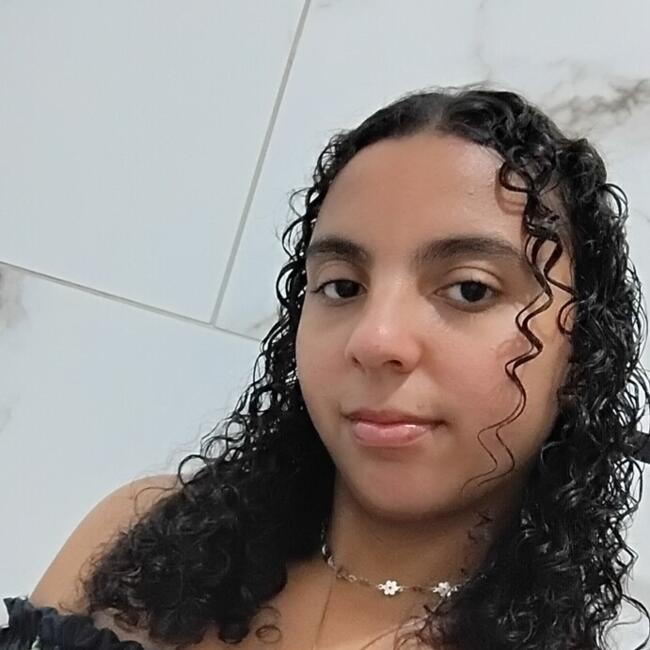 Babysitter in Alfenas: Larissa