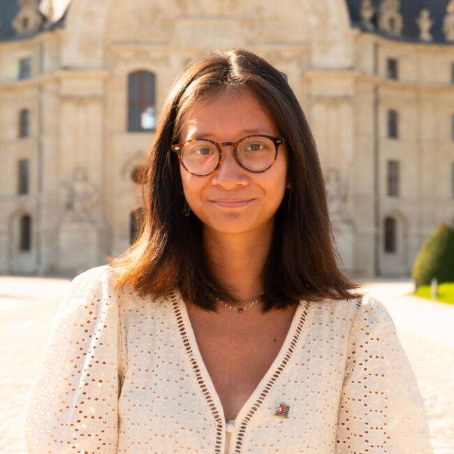 Babysitter in Paris: Kélia