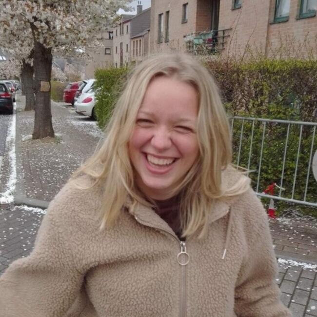 Babysitter in Koekelberg: Elisa
