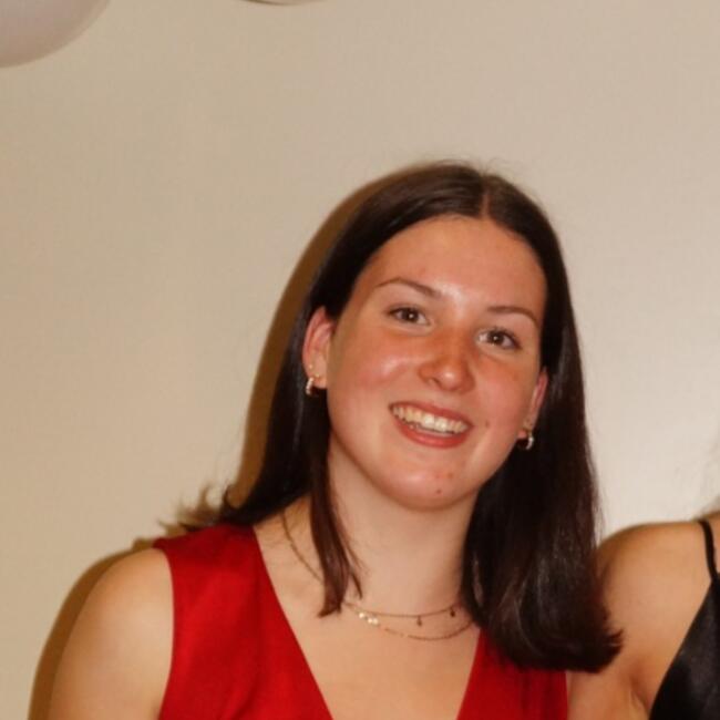 Babysitter in Loos: Léane