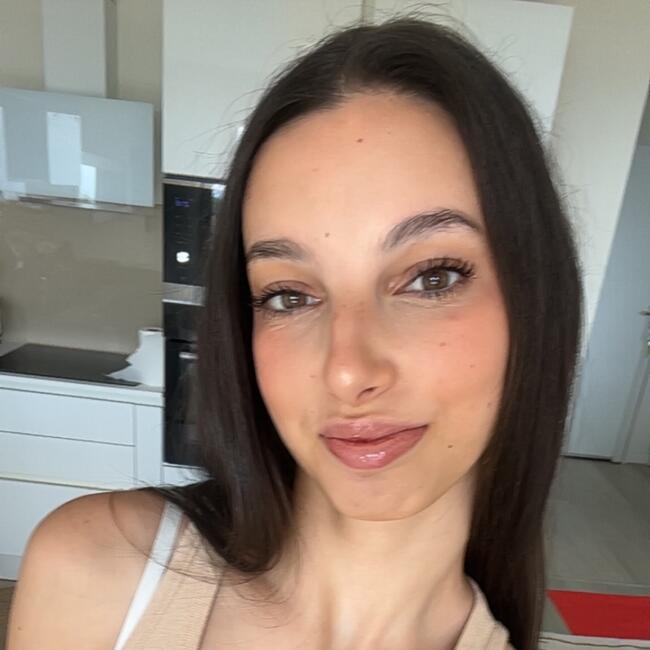 Babysitter in Saint-Laurent-du-Var: Emma