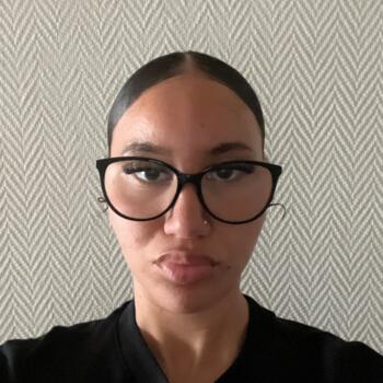 Babysitter in Stains: Lina