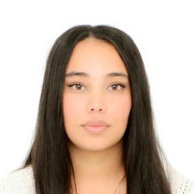 Babysitter in Belfort: Amina