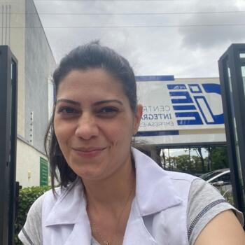 Babysitter in Maringá: Charlene