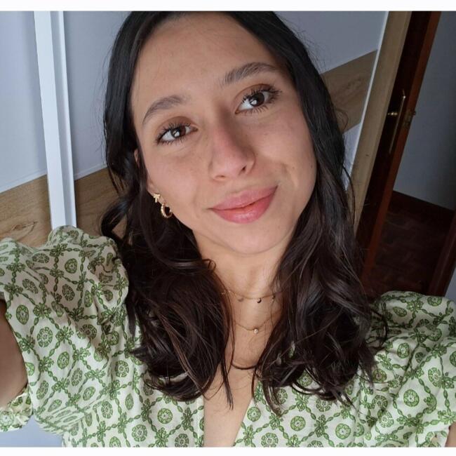 Canguro en Oviedo: Evelyn Dayana