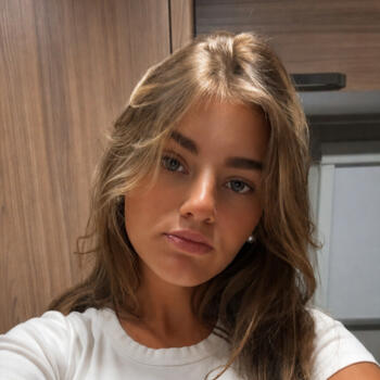 Babysitter in Is-sur-Tille: Maely