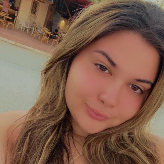 Babysitter στην περιοχή Κερατσίνι: Γιασεμη