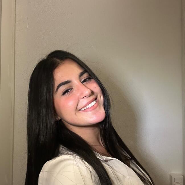 Babysitter a Bremgarten: Kenza