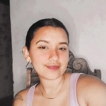 Babysitter in Caracas: Sharon