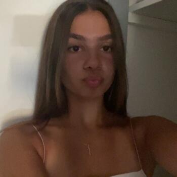 Babysitter in La Rivière-de-Corps: Sarah