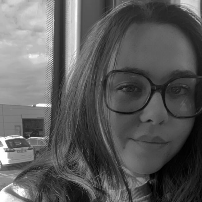Babysitter in Bais: Laura
