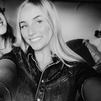 Babysitter in Orange: Ellie