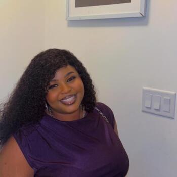 Babysitter Pickering: Adeola