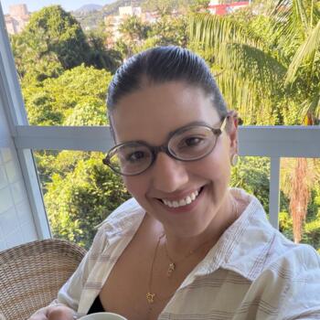 Babysitting job in Pindamonhangaba: babysitting job Daniella