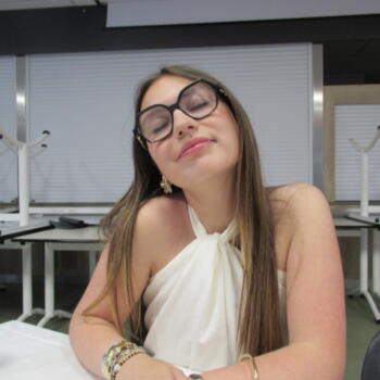 Babysitter in Luc-la-Primaube: Clara