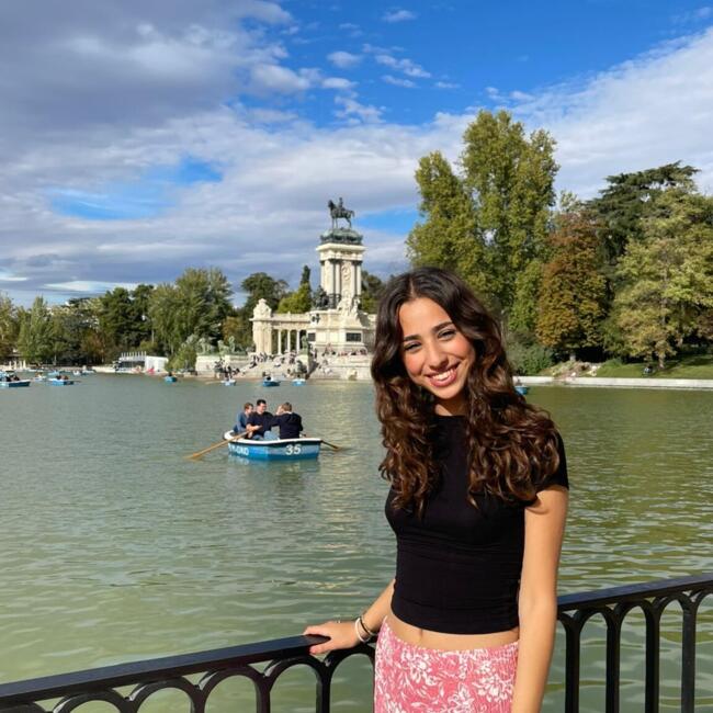 Babysitter in Győr: Zeena