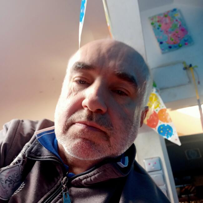 Poptávka hlídání dětí v Praha: Petr