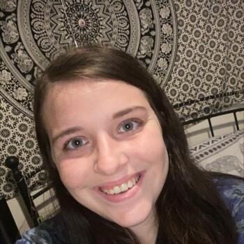 Babysitter in Northampton: Mia