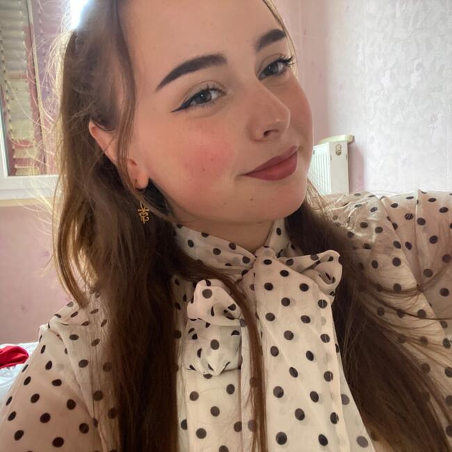 Babysitter in Besançon: Lou-Cheyenne