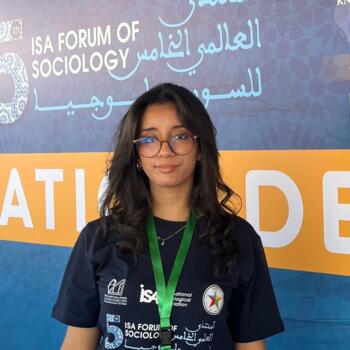 جليسة أطفال في رباط: Abir