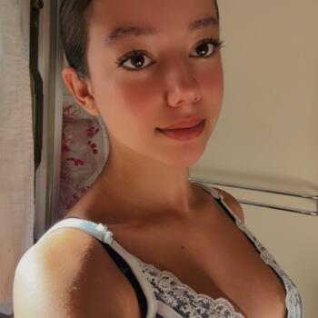Babysitter in Mâcon: Yasmina