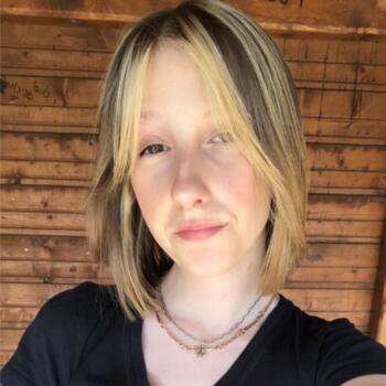 Babysitter in Sylvains-les-Moulins: Lucie