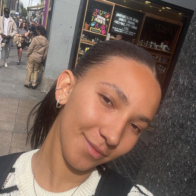 Babysitter in Sant Andreu de la Barca: Aisha