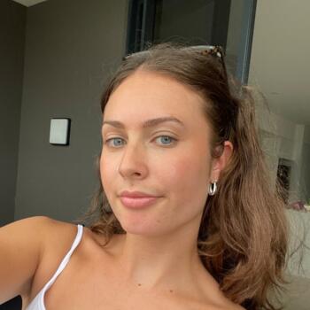 位於卧龙岗市的臨時保母: Georgia