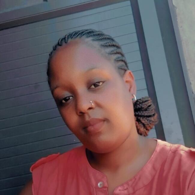 Babysitter in eManzimtoti: Mandiisa