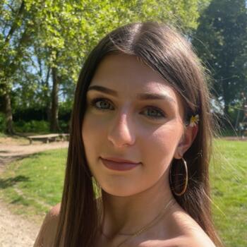 Babysitter in Courcelles: Sophiya