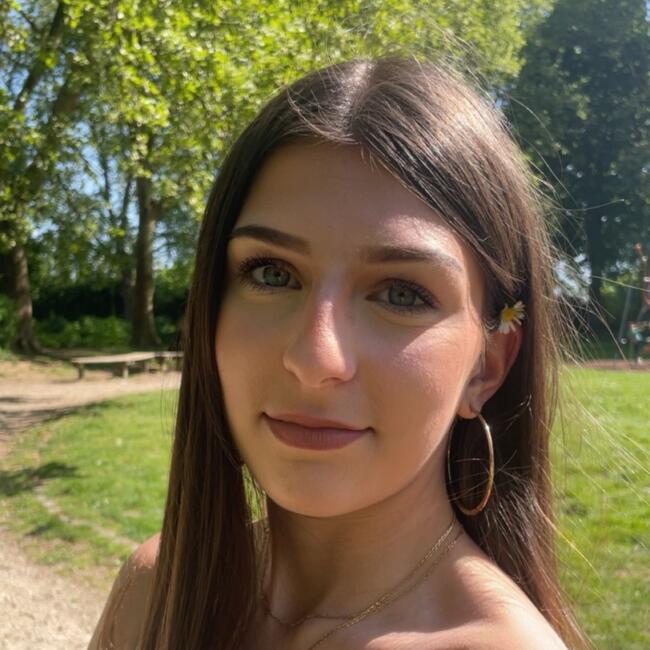 Babysitter in Courcelles: Sophiya