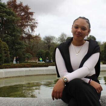 Babysitter em Porto Salvo: Alícia