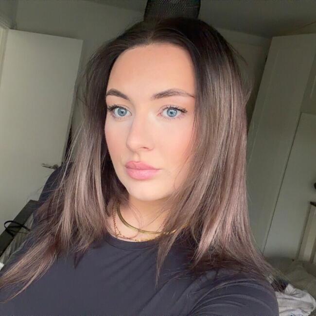 Babysitter in Bray: Chloe