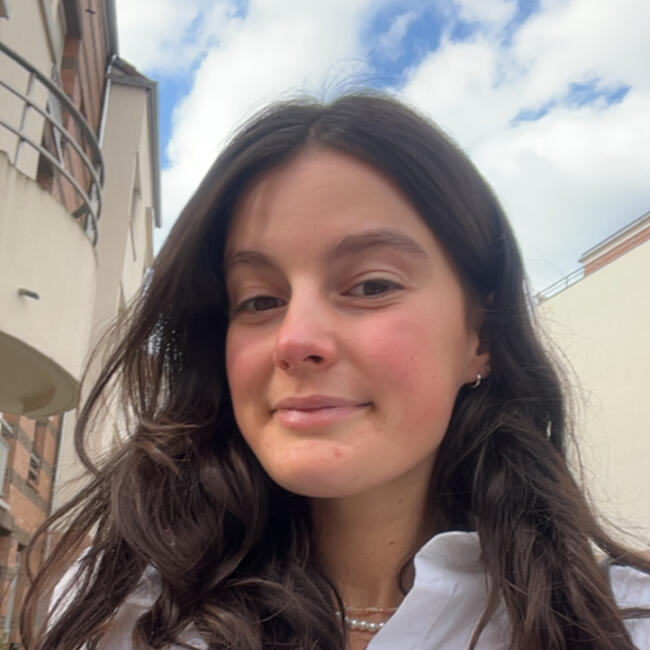 Babysitter in Reims: Violette