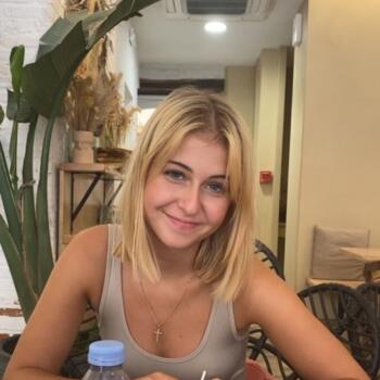 Babysitter in Tours: Fanny-Lou