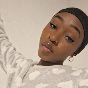 Babysitter in Chevigny-Saint-Sauveur: MOLLY