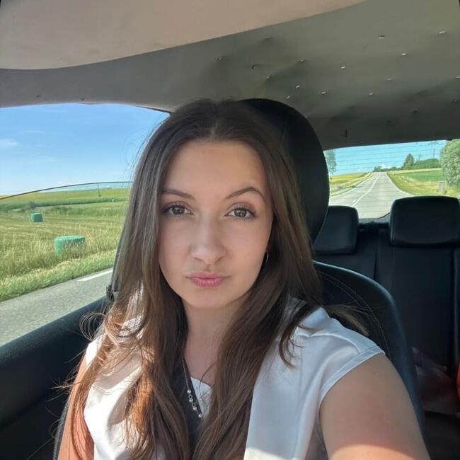 Babysitter in Moyenvic: Manon