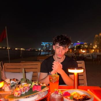 İstanbul bölgesinde bebek bakıcısı: Omar